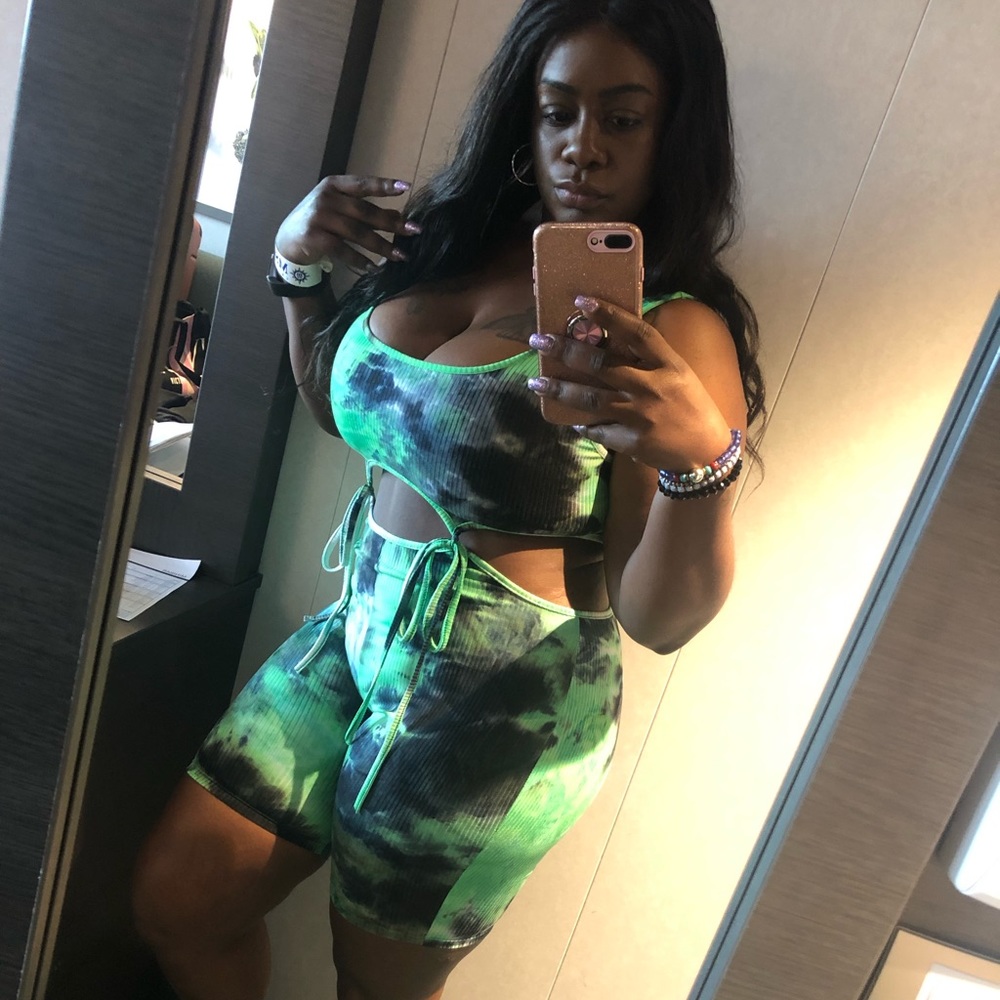 Tie-dye cut out romper w/masks